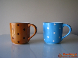 Urocze kubki w kropki z figurką delfina i pieska w środku 3D