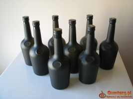 Butelki 0,5 l z nakrętkami z ciemnego szkła, satynowy połysk na trunki