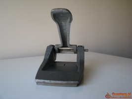 Stary, solidny, duży żeliwny dziurkacz PRL