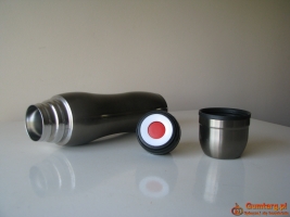 Mały stalowy termos turystyczny z kubkiem 0,4 l