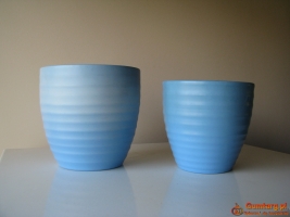 Piękne karbowane ceramiczne niebieskie doniczki – osłonki