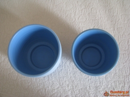 Piękne karbowane ceramiczne niebieskie doniczki – osłonki