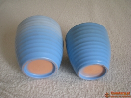 Piękne karbowane ceramiczne niebieskie doniczki – osłonki