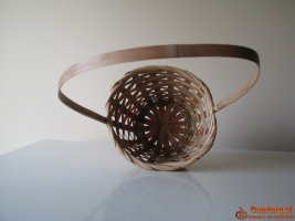 Ozdobny koszyk wiklinowy – osłonka na kwiaty, święconkę wielkanocną