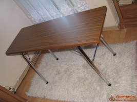 Mały, zgrabny, składany stolik przenośny, biurko, ława